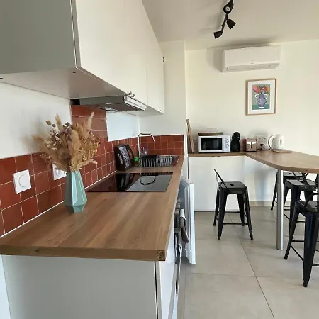 شقة Cosy Vue A 50 M De La - Refait A Neuf Et Climatise *