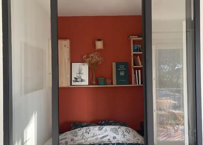 Cosy Vue à 50 M De La - Refait à Neuf Et Climatisé Le Pradet