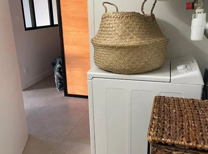 Cosy Vue à 50 M De La - Refait à Neuf Et Climatisé *