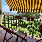 Cosy Vue A 50 M De La - Refait A Neuf Et Climatise * Le Pradet