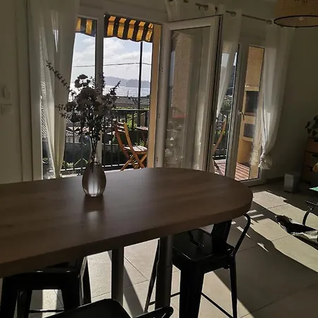 Apartment Cosy Vue A 50 M De La - Refait A Neuf Et Climatise Le Pradet