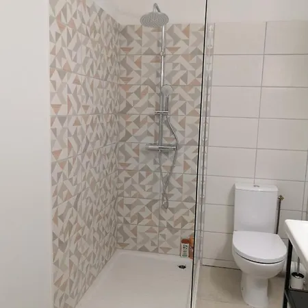 Cosy Vue A 50 M De La - Refait A Neuf Et Climatise דירה לה פרדה