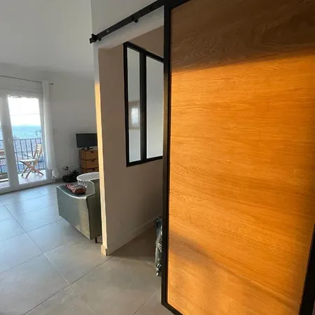 Cosy Vue A 50 M De La - Refait A Neuf Et Climatise לה פרדה