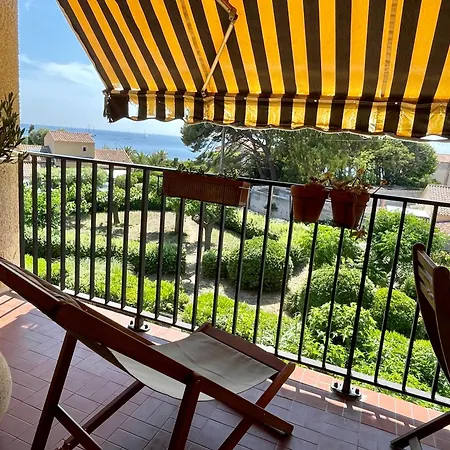 Cosy Vue A 50 M De La - Refait A Neuf Et Climatise * Le Pradet
