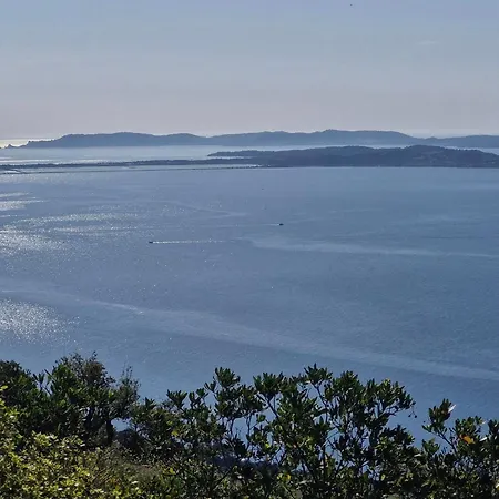 Cosy Vue A 50 M De La - Refait A Neuf Et Climatise