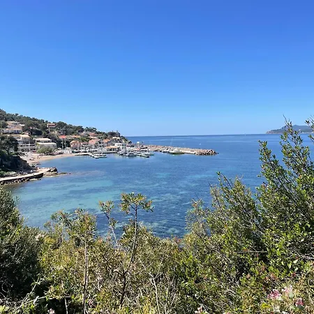 Cosy Vue A 50 M De La - Refait A Neuf Et Climatise * Le Pradet