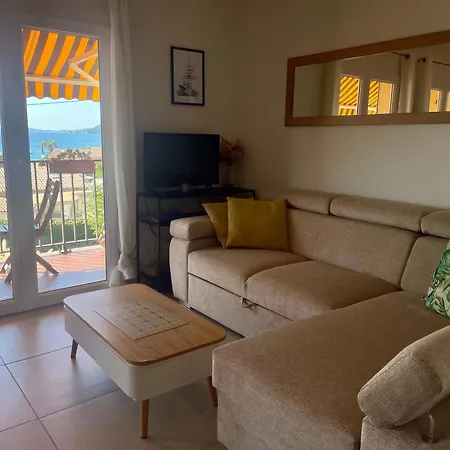 Cosy Vue A 50 M De La - Refait A Neuf Et Climatise شقة